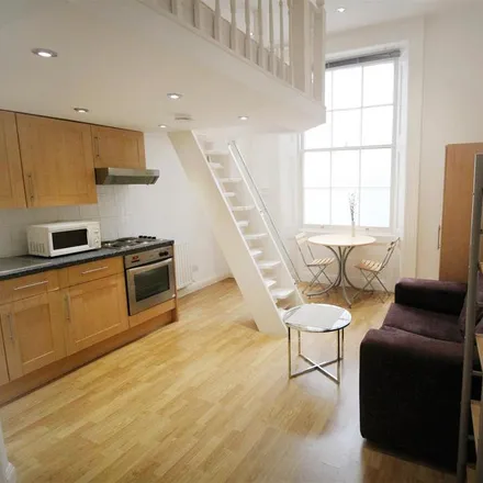 Rent this studio apartment on 17 Devonshire Terrace in London, W2 3DN