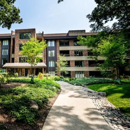 Buy this 3 bed condo on 1401 Burr Oak Rd Apt 117B in Hinsdale, Illinois