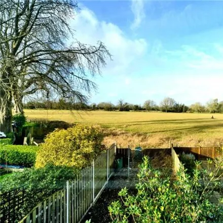Image 2 - Mint Road, Chipstead, SM7 3DS, United Kingdom - Townhouse for sale