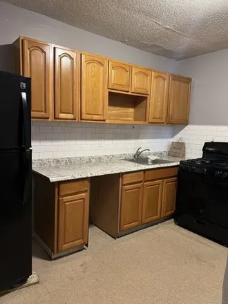 Rent this 3 bed apartment on 50 York St in Hartford, Connecticut