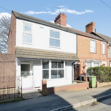Rent this 3 bed townhouse on 37 Gisburne Road in Wellingborough, NN8 4EE