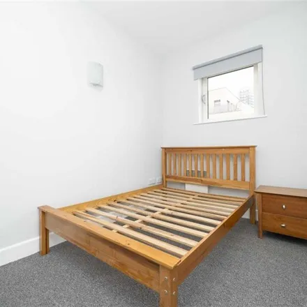 Image 3 - 2 Artichoke Hill, St. George in the East, London, E1W 2BG, United Kingdom - Apartment for rent
