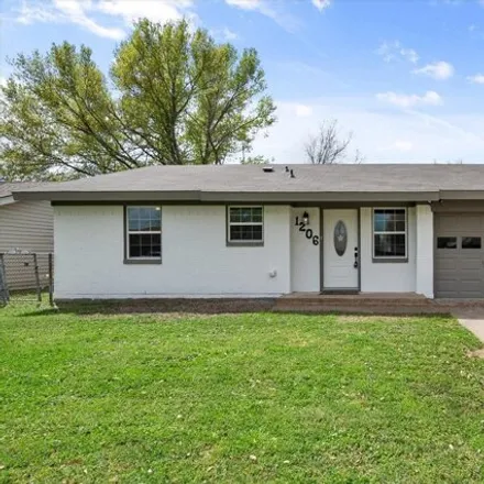 Buy this 3 bed house on 1270 South Benton Street in Corsicana, TX 75110