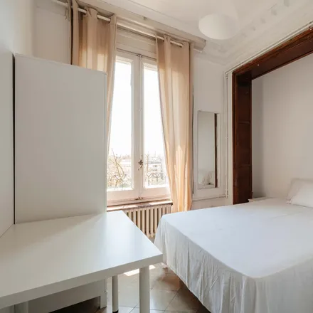 Rent this 14 bed room on Avinguda Diagonal in 578, 08021 Barcelona