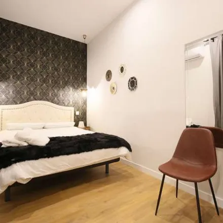 Rent this 5 bed apartment on Calle de Jesús y María in 3, 28012 Madrid