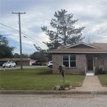 Image 3 - 1242 Southeast 22nd Avenue, Mineral Wells, TX 76067, USA - House for sale