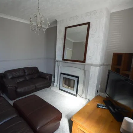 Image 2 - Sothall Green/Grange Road, Sothall Green, Sheffield, S20 1FH, United Kingdom - Townhouse for rent