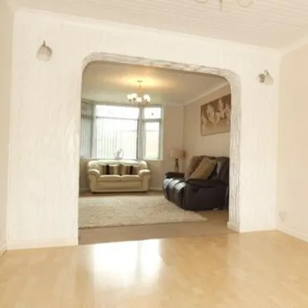 Image 5 - Lawrence Gardens, Leeds, LS8 3EX, United Kingdom - Duplex for sale