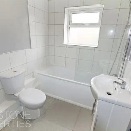 Image 7 - Firsby Avenue, London, CR0 8TN, United Kingdom - Apartment for rent