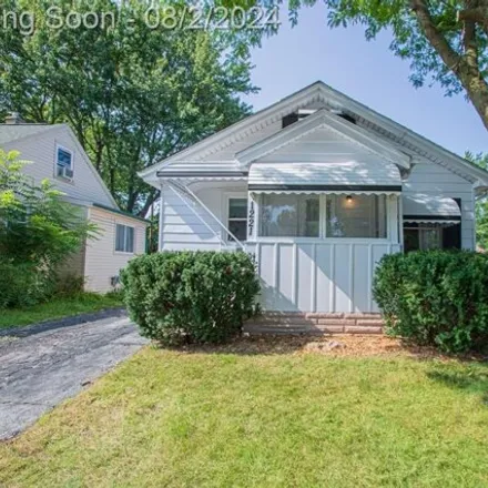 Image 1 - 1221 E 13 Mile Rd, Royal Oak, Michigan, 48073 - House for sale