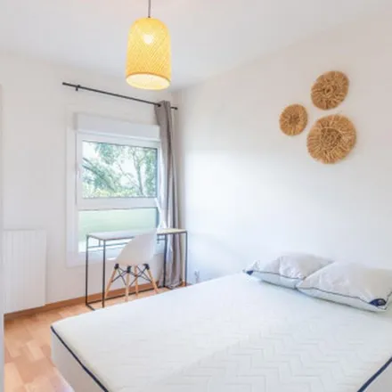 Rent this 5 bed apartment on Place de l'Église in 33400 Talence, France