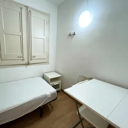 Rent this 6 bed room on Avinguda de la Riera de Cassoles in 34, 08012 Barcelona