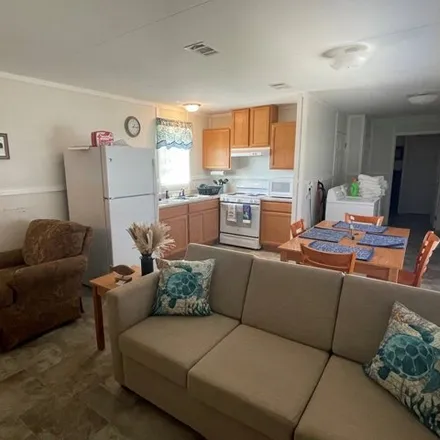 Image 3 - 1013 2nd Street Northeast, Carrabelle, FL 32322, USA - Apartment for sale