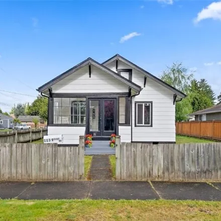 Buy this 2 bed house on 886 2nd Avenue Northwest in Puyallup, WA 98371
