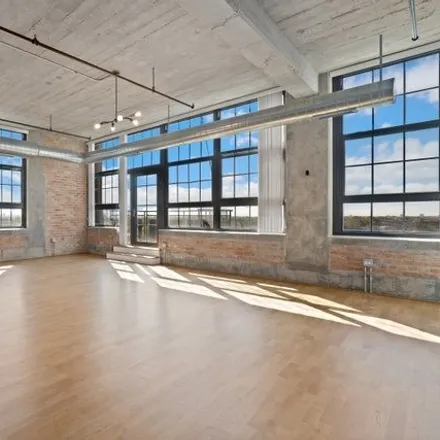 Image 3 - Shoemaker Lofts, 3963 West Belmont Avenue, Chicago, IL 60618, USA - Loft for sale