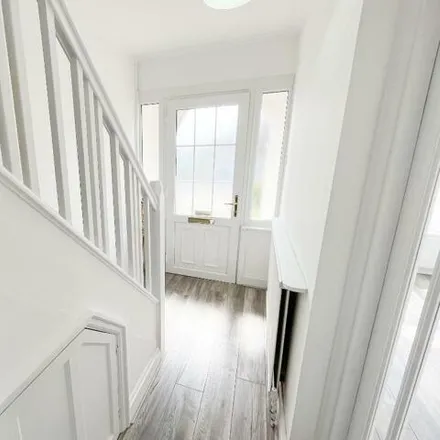 Image 7 - Quantock Gardens, London, NW2 1PJ, United Kingdom - Duplex for sale