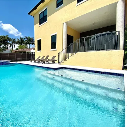 Buy this 4 bed loft on 736 Tyler Street in Hollywood, FL 33019