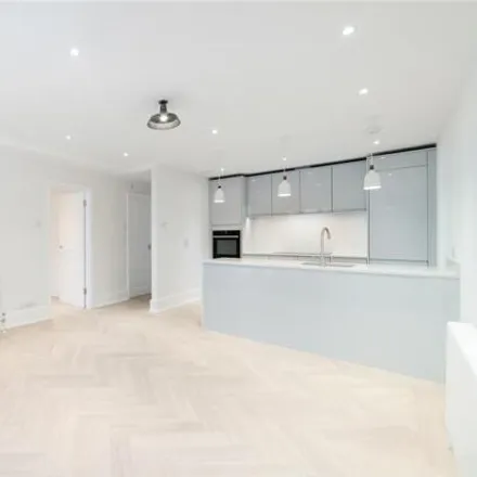 Rent this 1 bed room on 9 Earlham Street in London, WC2H 9LN