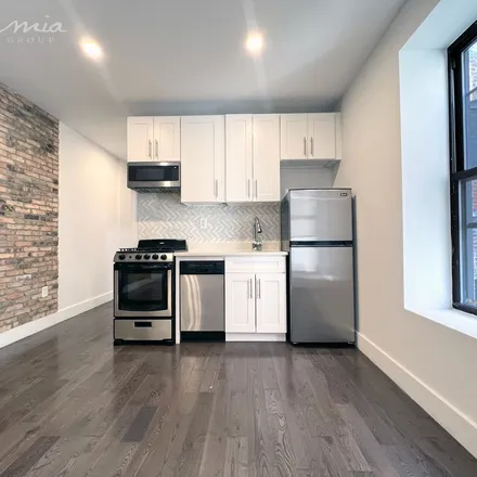 Rent this 4 bed apartment on Saint Nicholas Avenue & West 125th Street in Saint Nicholas Avenue, New York
