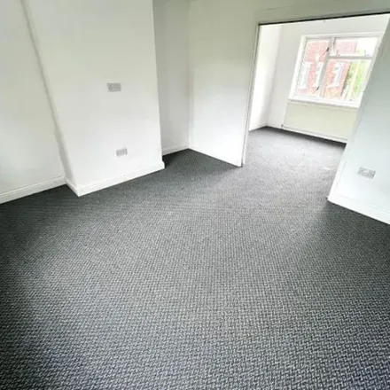 Image 5 - Ellowes Hall Sports College, Cedarwood Road, Coseley, DY3 2JH, United Kingdom - Duplex for rent