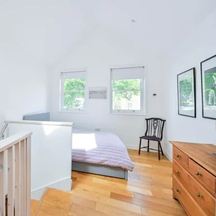 Buy this 3 bed duplex on 162 Queen's Road in London, SE15 2NG