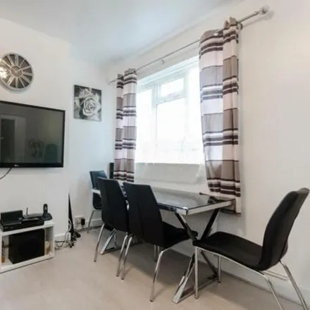 Image 5 - 27 Gipsy Road Gardens, London, SE27 9TH, United Kingdom - Apartment for sale