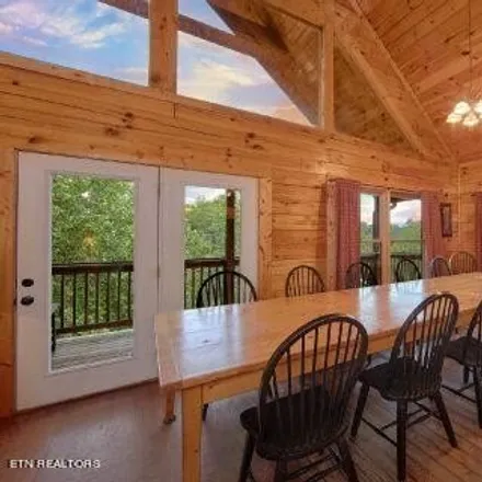 Image 3 - 606 Oaks View Court, Pigeon Forge, TN 37863, USA - House for sale