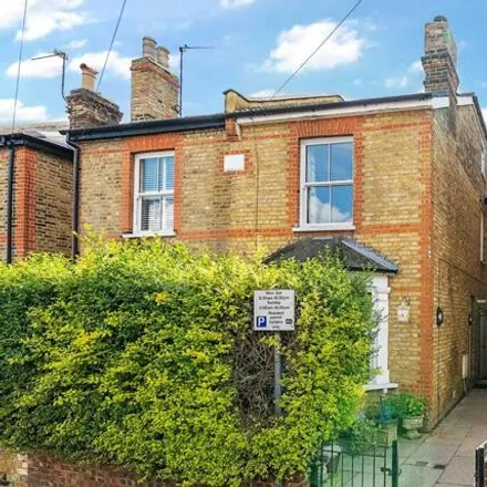 Rent this 5 bed duplex on Hardman Road in London, KT2 6ST