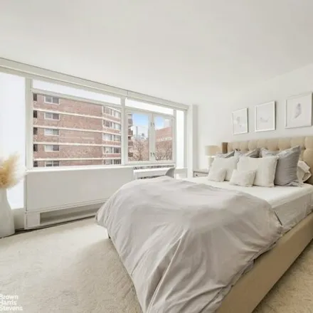 Image 4 - M&T Bank, 385 1st Avenue, New York, NY 10010, USA - Condo for sale