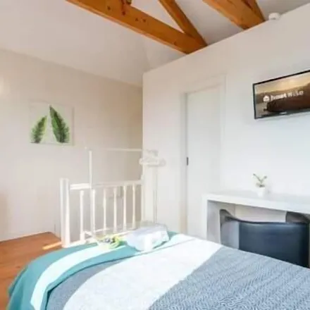 Rent this 9 bed apartment on Rua de Castro Portugal in 4400-086 Vila Nova de Gaia, Portugal
