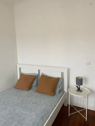 Rent this 5 bed room on Rua do Benformoso 151 in 1100-084 Lisbon, Portugal