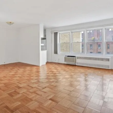Image 2 - 155 East 38th Street, New York, NY 10016, USA - Condo for sale