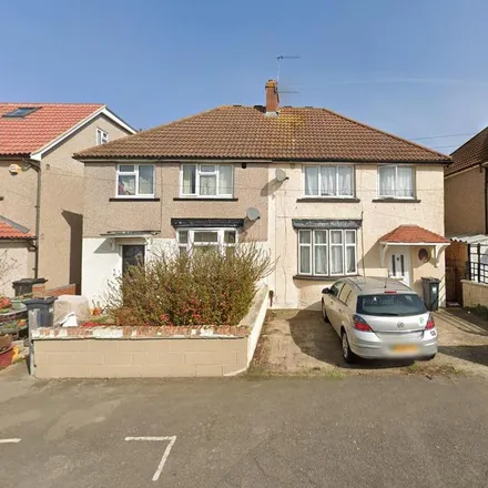 Rent this 4 bed townhouse on Vernon Road in London, TW13 4LL
