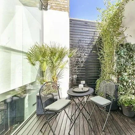 Image 2 - 41 Clabon Mews, London, SW1X 0EE, United Kingdom - Townhouse for sale