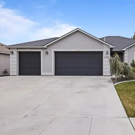 Buy this 3 bed house on 1244 North Oklahoma Place in Kennewick, WA 99336