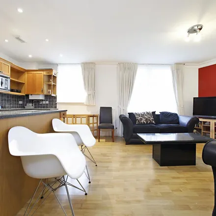 Rent this 3 bed apartment on Bikehangar 1609 in Swan Street, London