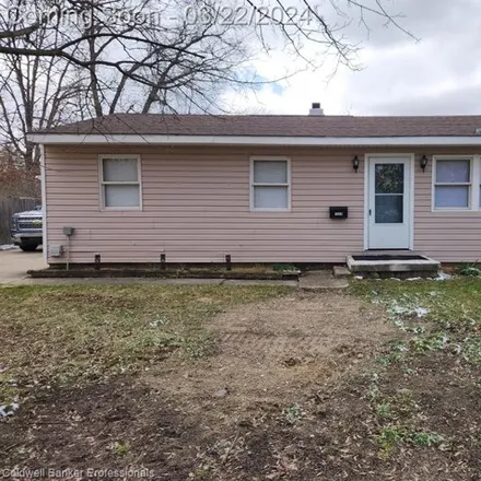 Buy this 3 bed house on 1025 North East Street in Fenton, MI 48430
