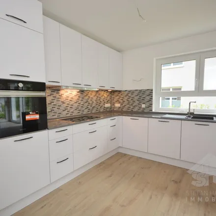 Rent this 5 bed apartment on Valentinskamp in 20354 Hamburg, Germany