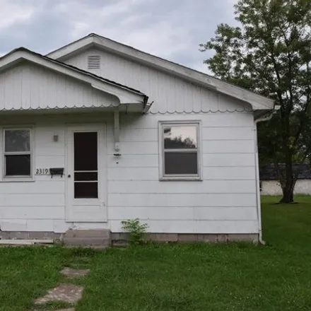 Buy this 2 bed house on 262 North 24th Street in Unionville, MO 63565