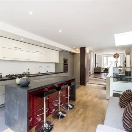 Rent this 6 bed townhouse on Branksea Street in London, SW6 6TS