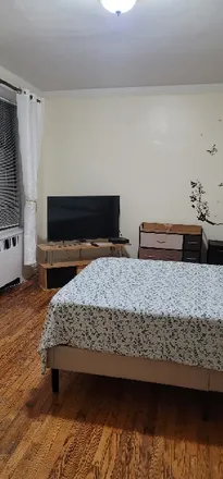 Rent this 1 bed room on 917 Sheridan Avenue in New York, NY 10451