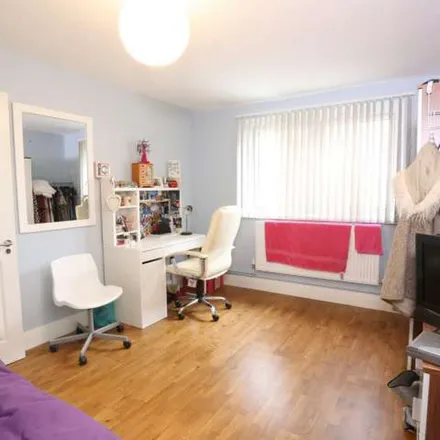 Image 2 - The Clocktower, British Street, Bromley-by-Bow, London, E3 4NZ, United Kingdom - Apartment for rent