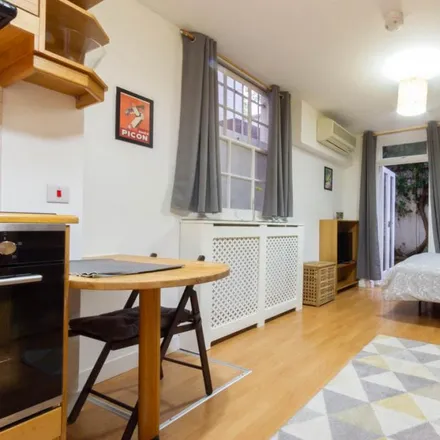 Rent this studio apartment on Mornington Hotel in 25 Gloucester Street, London