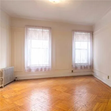 Image 4 - 23-36 24th Street, New York, NY 11105, USA - House for sale