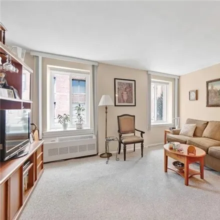 Image 6 - 3171 Whitney Avenue, New York, NY 11229, USA - Apartment for sale