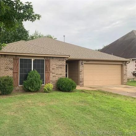Buy this 3 bed house on 11885 South 268th East Avenue in Coweta, OK 74429