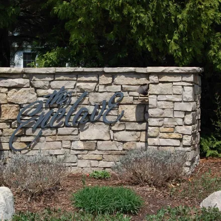 Buy this studio condo on 427 Summerwood in Peninsula Township, MI 49686