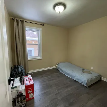 Image 4 - 834 Brucedale Avenue East, Hamilton, ON L8T 1J4, Canada - Apartment for rent