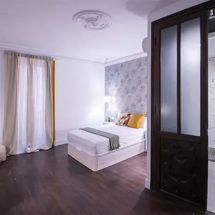 Rent this 8 bed apartment on Carrer d'Entença in 46003 Valencia, Spain