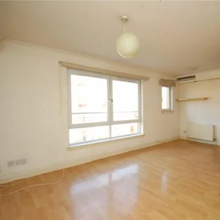 Image 2 - 494 Meadowpark Street, Glasgow, G31 2TF, United Kingdom - Apartment for sale